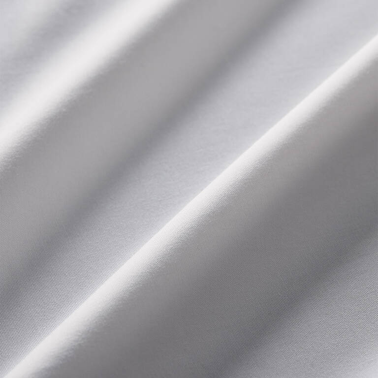Closeup details of Marriott Bonvoy Boutiques white cotton blend sheet